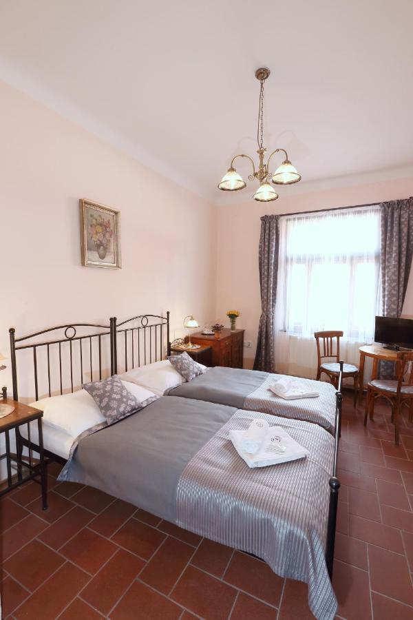 Penzion Na 15. Poledniku Hotel Jindřichŭv Hradec Exterior foto